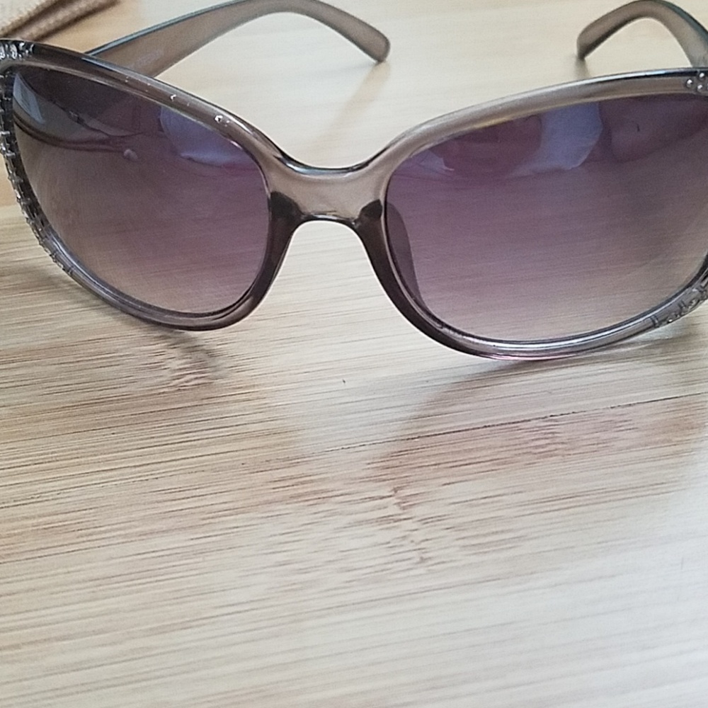 Fade Glasses
